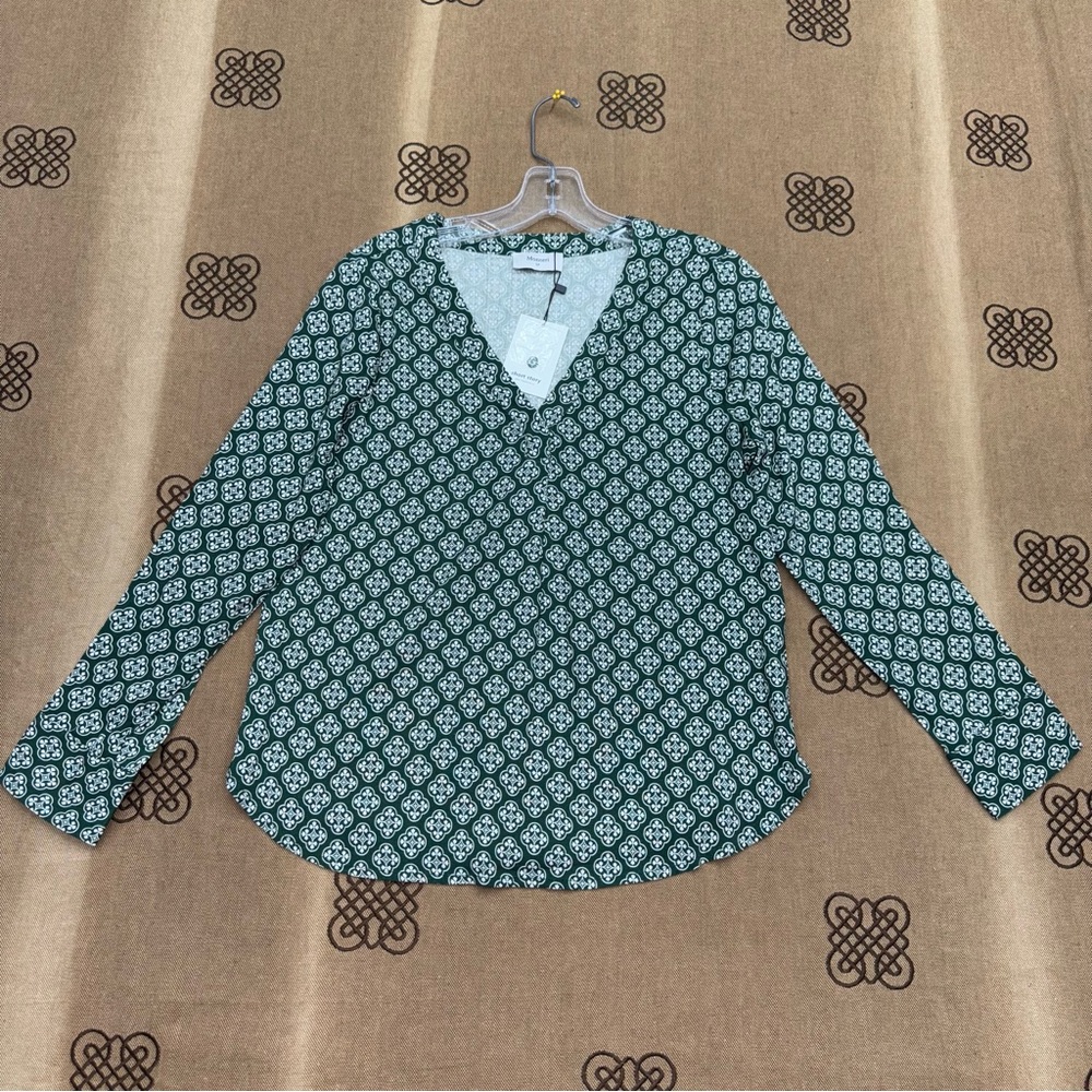 Monteri NWT! Long Sleeve V-Neck Anya Printed Top In Hunter Green/White